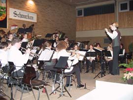 Das Jugend-Orchester unter Leitung von Sylvia Brgel