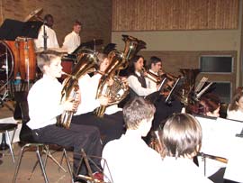 Das Jugend-Orchester unter Leitung von Ilona Gbel