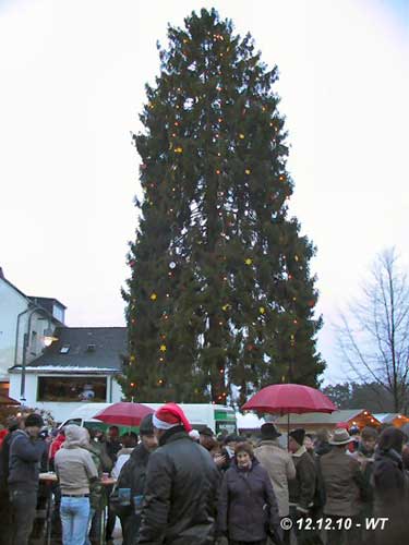 Der Nikolaus besucht den Weihnachtsmarkt